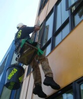 Snugs services; commercial exterior cleaning, pressure washing, and high rise cleaning