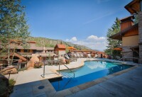 Crestwood condominiums