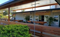 Queens Beach Motor Hotel