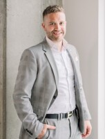 Parachute realty