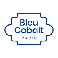Bleu cobalt.