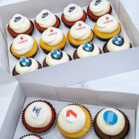 Ghermez cupcakes